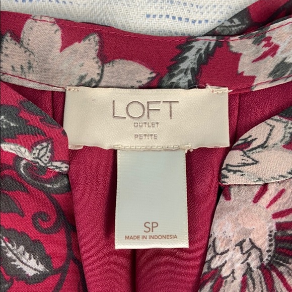 LOFT Outlet Floral MaroonSplit V-neck Shift Dress - Picture 4 of 5